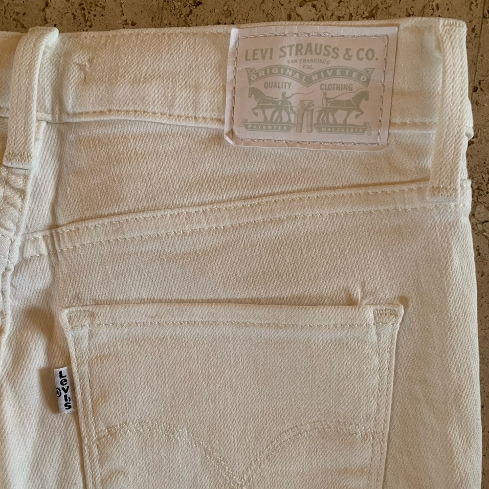 Levi's Women's Skinny Jeans in Cream - Picture 9 of 10